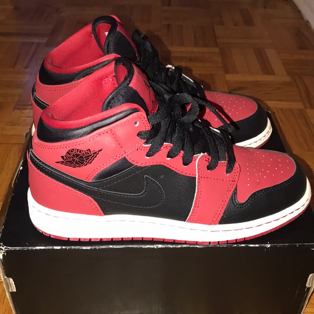 Jordan 1 mid